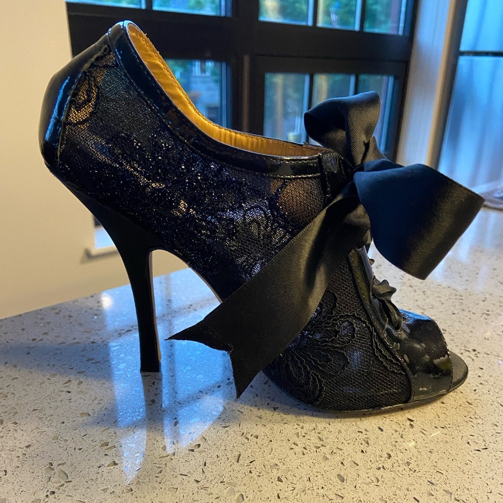 Elegant sexy Badgley Mischka heels